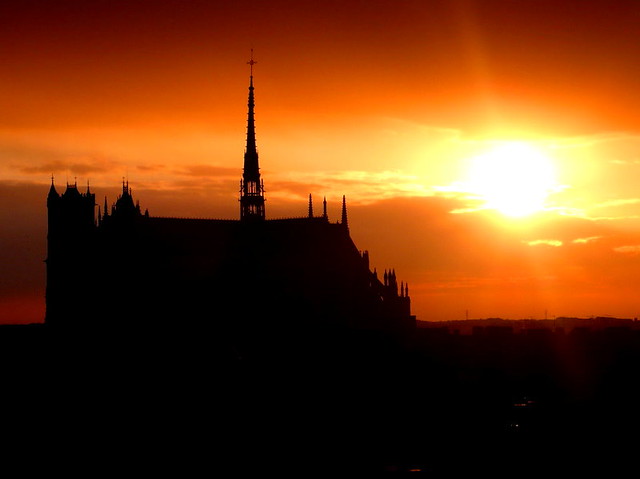 Sonnenaufgang über der Kathedrale von Amiens