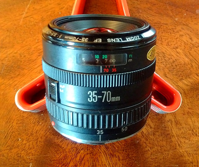 Lens EF: Canon EOS EF 35-70mm 1:3.5-4.5 AF Macro Zoom Lens (EOS Mount) - Image by Blackberry Passport