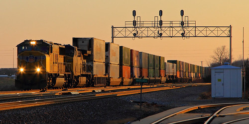 Z train at Hazel Dell by HighHor$epower, While I was waiting for 33J at Hazel Dell, this northbound UP Z train suddenly appeared. I had been
