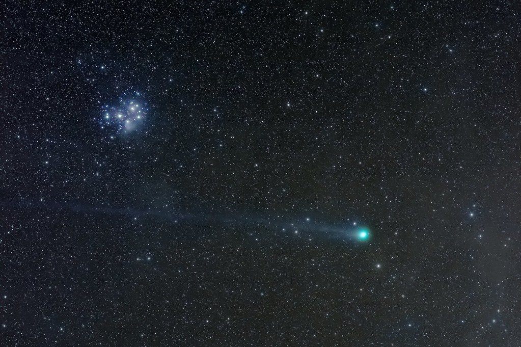 C/2014 Q2 Lovejoy passing the Pleiades