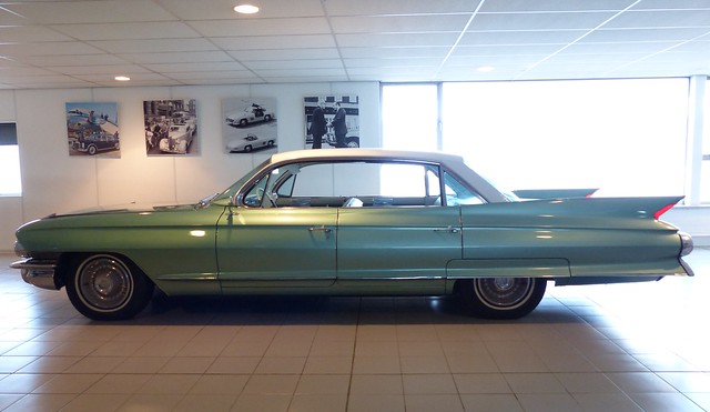 1961 Cadillac Sedan DeVille green l