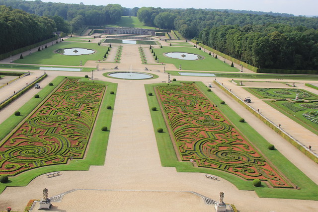 Vaux-le-Vicomte Maincy Seine-et-Marne France:Les jardins du château de Nicolas Fouquet, surintendant des finances de Louis XIV, ce château a servi d'inspiration pour la construction du château de Versailles. Ses jardins ont été conçus par André Le Nôtre.