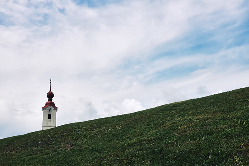 x100t fujifilm steeple kirchturm carinthia kärnten austria landscape sky church hill outdoor ektar minimalism simple