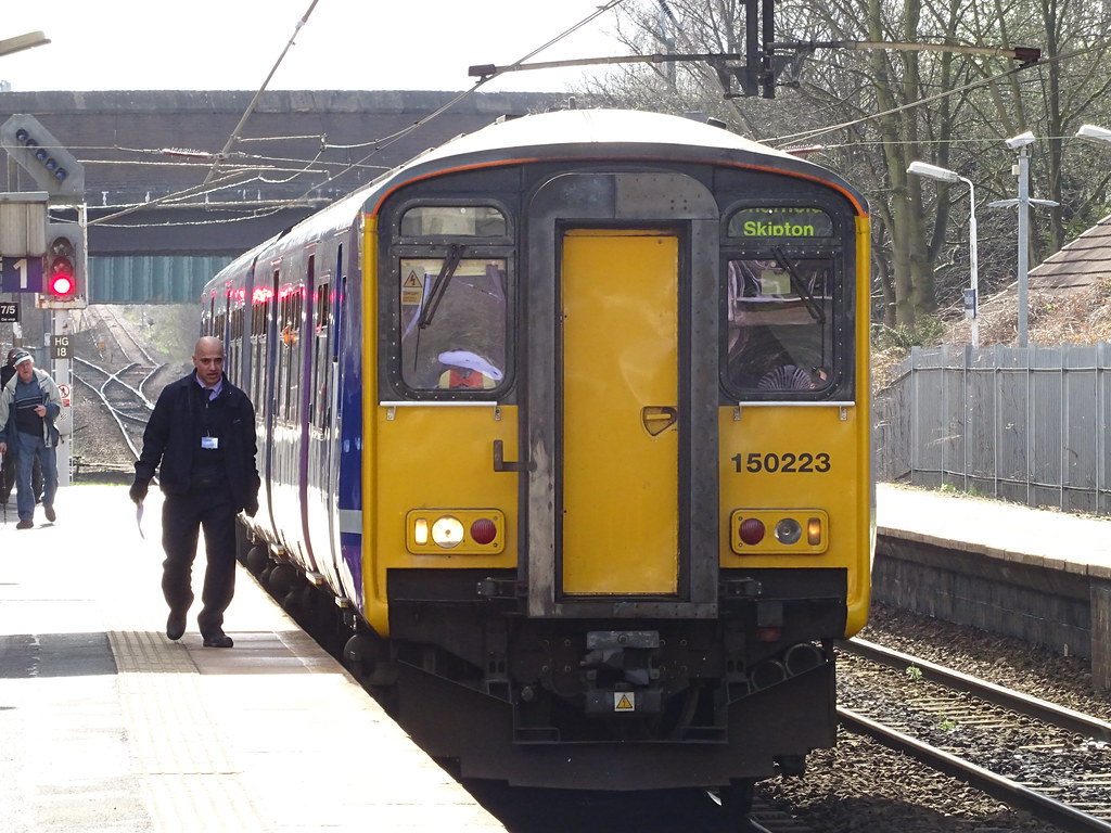 Northern 150223 @ Hazel Grove | Northern Class 150, 150223 s… | Flickr