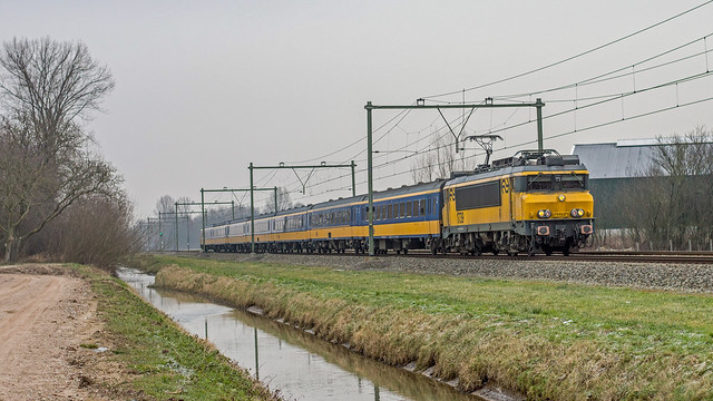 Elst NS 1739 onderweg als IC 3645 naar Roosendaal