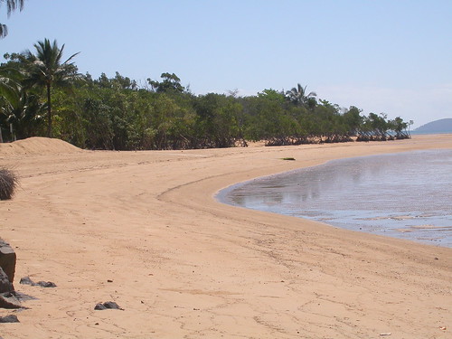 beach australia queensland kurrimine kurriminebeach