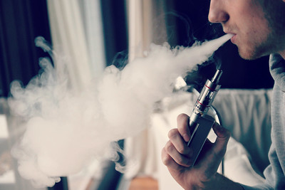 E-Cigarette/Electronic Cigarette/E-Cigs/E-Liquid/Vaping/Cloud Chasing