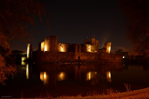 sky reflection castle water southwales wales night stars landscape lights nikon long exposure glow nightscape south glowing caerphilly waterscape d5200
