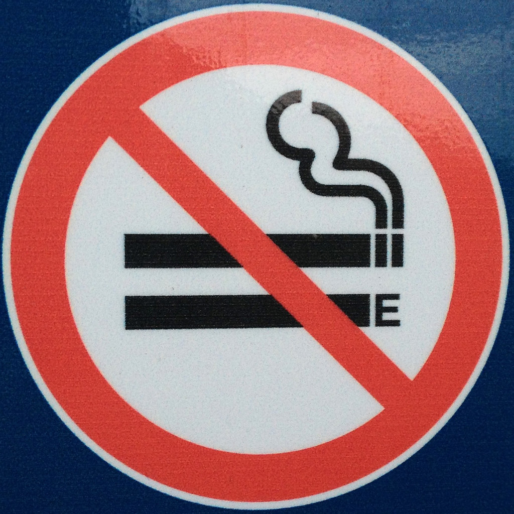 Курение сигарет запрещено. Курение запрещено. Знак запрета курения. Курение запрещено табличка. Знак «не курить».