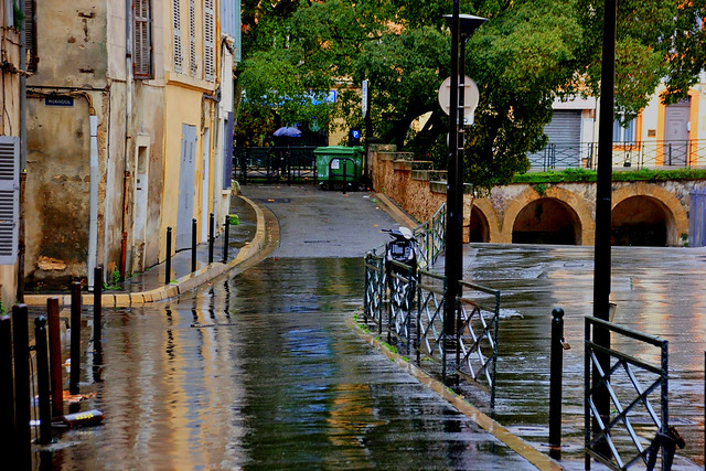 Raining in Aix en Provence (9 pictures)