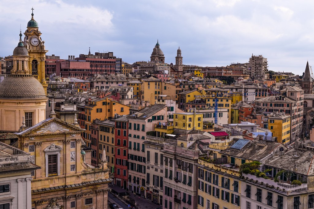 Генуя италия. Генуя город в Италии. Genova Италия. Итальянский город Генуя. Генуя старый город.