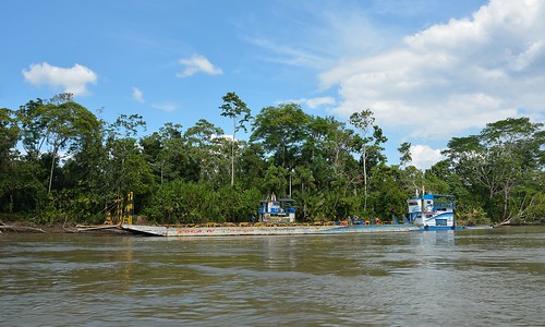 rio ecuador cargo napo transportaion barges