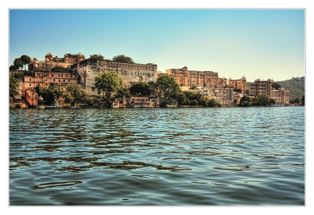 Udaipur IND - Pichola lakeside with City Palace