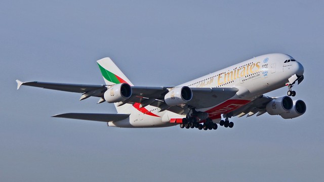 Emirates A380 A6-EEW