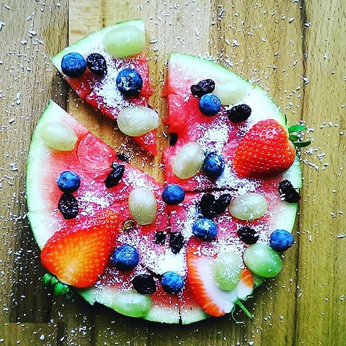 #Repost @gymgrlz_fitgrlz Pizza 😊😍 ❤🍊🍌🍐🍏 __________________________________________ #healthy #health #healthyfood #colorfulfoodie #thecolorsoffruits #strength #fitgirls #fitnessgirlsmotivation #detox | by miamismiles