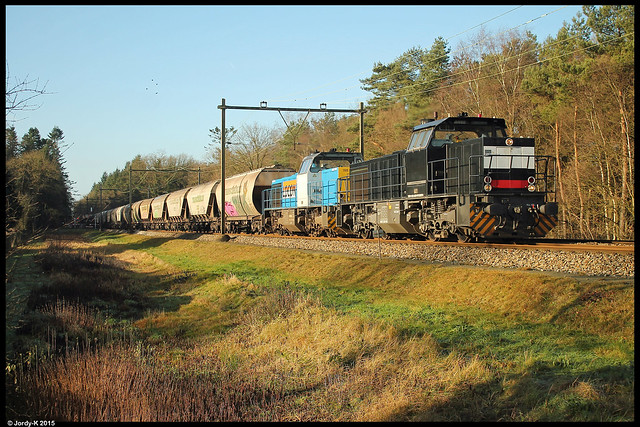 Driebergen 4-1-2015 | Locon 1601 en 1505 met Graantrein + Gesloten wagens.
