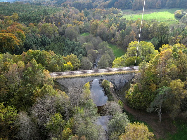 Pont de Couzergues en automne .