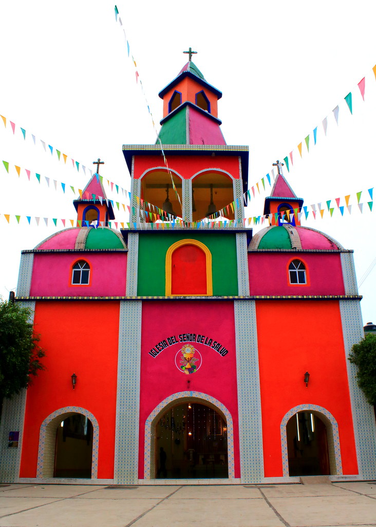 Iglesia del Señor de la Salud construida por el Curandero … | Flickr