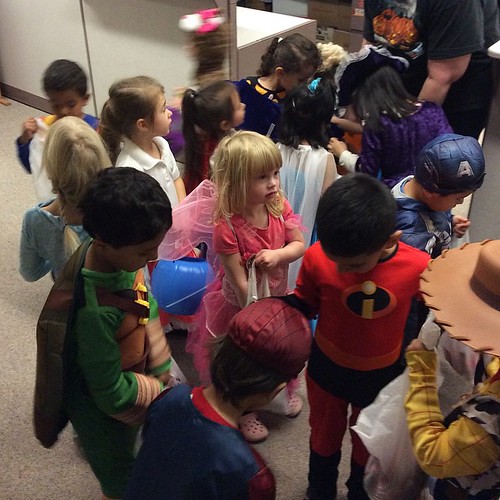 Lots of great children in costumes roaming French Ad in search of candy! #WSUHalloween #wsu #GoCougs