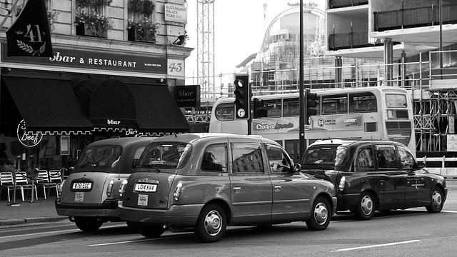 London Traffic - Buckingham Palace Road