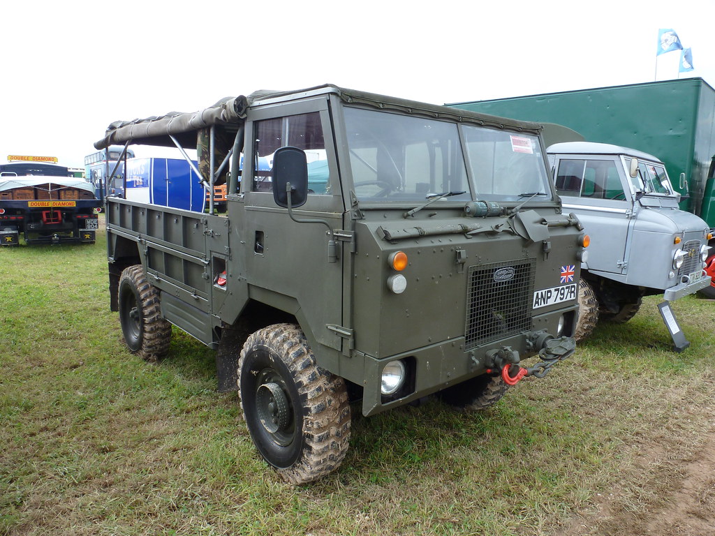Land Rover 101 front