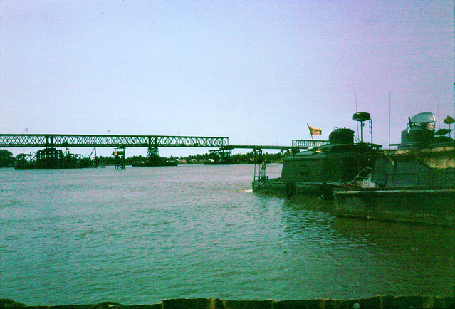 CẦU BẾN LỨC qua sông Vàm Cỏ Đông, Long An - The bridge at Ben Luc 1968 - Photo by Laurie John Bowser