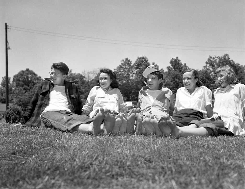 Photo 1940s Tennessee Barefoot Day at High School 