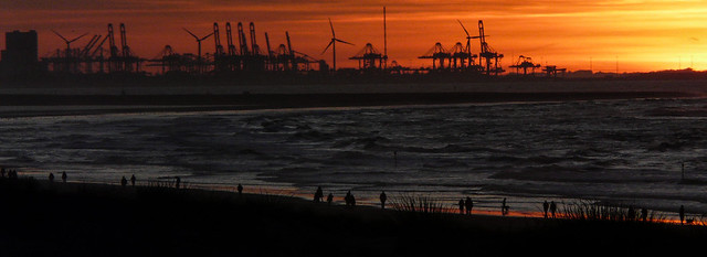 Sunset at Kijkduin - view on Maasvlakte