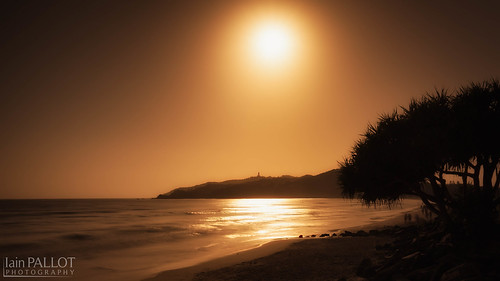 ocean lighthouse beach sunrise scenery australia newsouthwales byronbay
