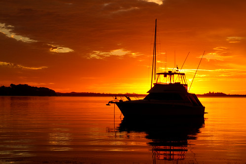 colour water silhouette sunrise boat yacht lakemacquarie wangi