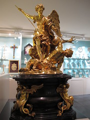 Museo Carmelitano - Arcángel San Miguel venciendo al demonio, de Alessandro Algardi