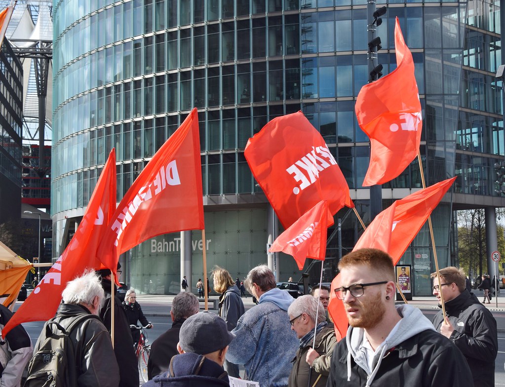 18.04.15 Berlin: Menschenkette am Globalen Aktionstag gegen TTIP,  CETA und TISA