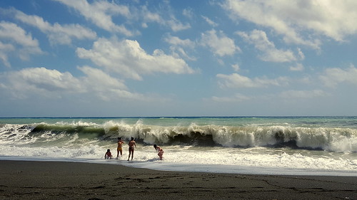 sea italy cloud beach landscape italia mare waves nuvola play liguria spiaggia onda giocare rivatrigoso