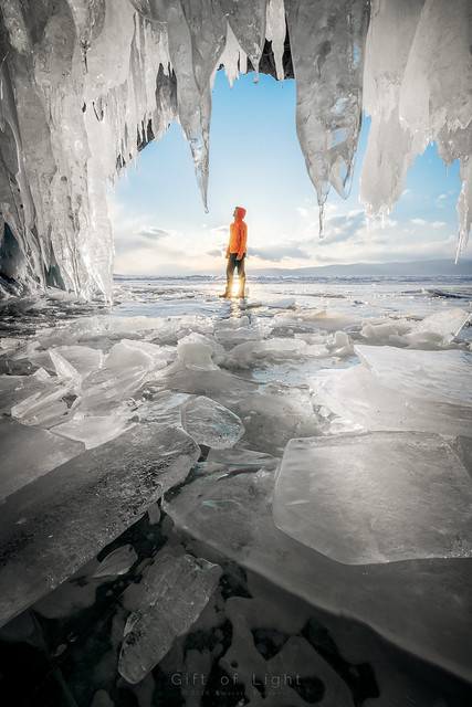 Ice Cave Explorer