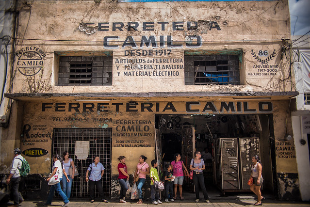Calles de Mérida:  Ferreteria Camilo (Explore)