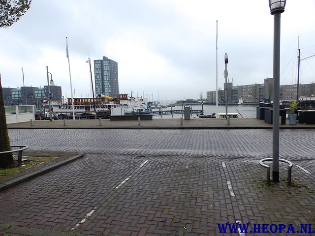 2015-04-25 Oranje wandeltocht  Almere-haven 11.43 Km (16)