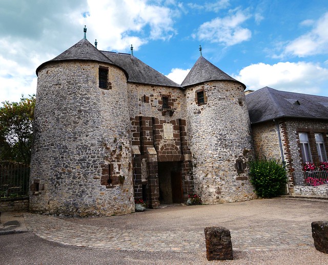Fresnay-sur-Sarthe - La poterne du château
