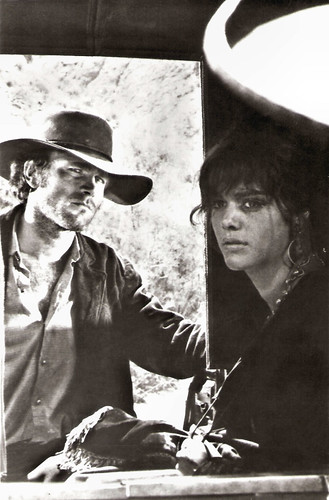 Tina Aumont and Franco Nero in L'uomo, l'orgoglio e la vendetta (1967)