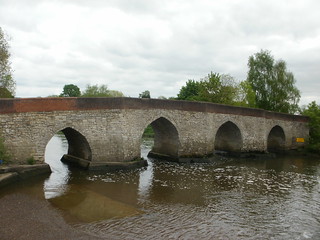 Stone bridge Yalding 