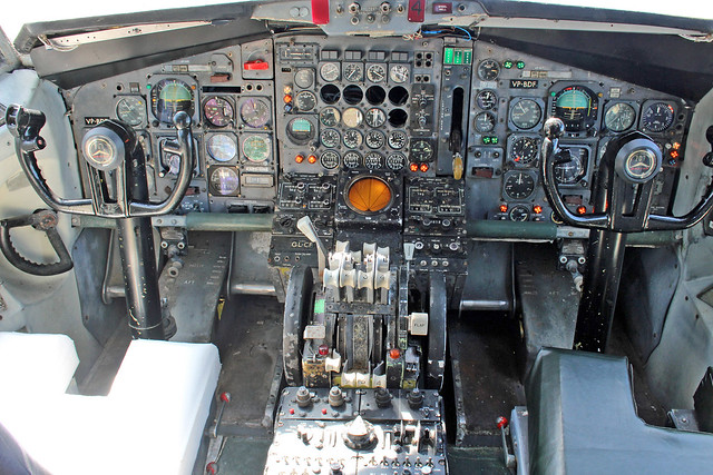 B707-321 VP-BDF cockpit