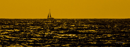 ocean sunset orange beach water yellow canon boats hawaii boat us sailing unitedstates pacific oahu sails peaceful 7d sail sunsetbeach lonely distance haleiwa pipeline banzai abyss banzaipipeline