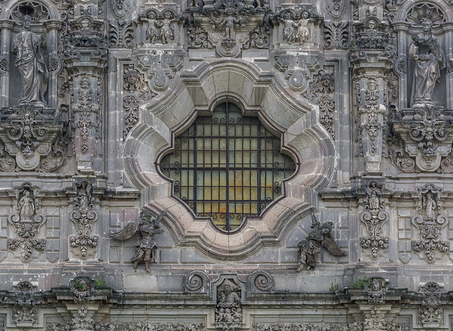 Details of the Baroque facade of the temple of San Francisco (Tepotzotlán, México. Gustavo Thomas © 2014)
