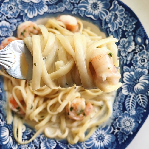 Fettuccine Alfredo with prawns for dinner. To me, summer is synonymous with seafood. Boy do I miss Maryland Blue Crab season! #dinner #summer #shrimp #prawns #pasta #alfredo #fettucine #food #foodiegram #weeknightdinner