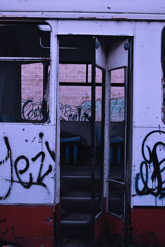 door old bus abandoned puerta rusty graffitti autobus abandonado colotlán