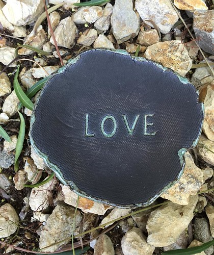 ❤️🙏✌️ #love#ceramics#peace#onmytable#saynotoviolence#healthyliving#coexist#homeandgarden#artisan#flashesofdelight#nohate#interior#cerealmag#abmlifeiscolorful#seekthesimplicity#liveauthentic#madeinlosangeles#makersvillage#farmtotable#handmade#d | by ManuelaMarinoCeramic