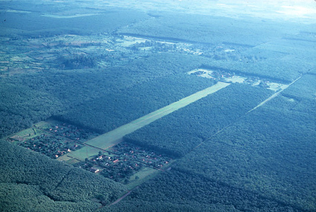 Vietnam 1966 - Rubber plantation - Long Khanh Province -   SÂN BAY AN LỘC của đồn điền cao su An Lộc, gần thị xã Xuân Lộc