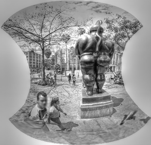 statue colombia humor grandes nalgas