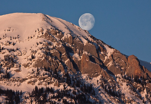 morning moon mountain march montana bridgermountains