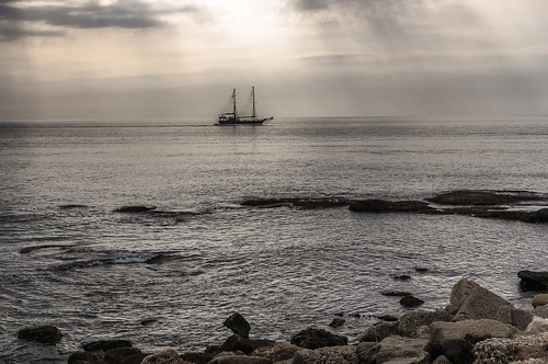 sea skyline sailboat turkey coast boat rocks mediterranean side turkiye antalya rays turchia turkei horison