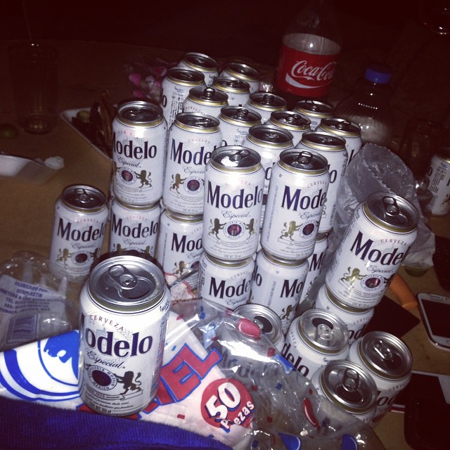 Una noche buena y lo que falta #modelo #cerveza #noche #ne… | Flickr